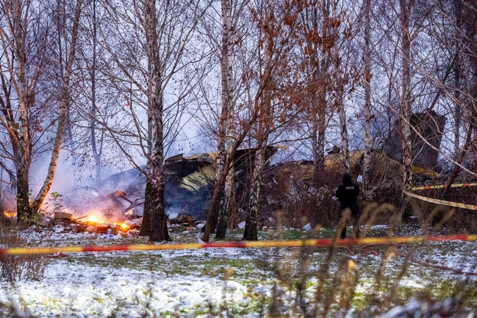 Vilniuje nukrito orlaivis: perspėja apie dūmų pavojų