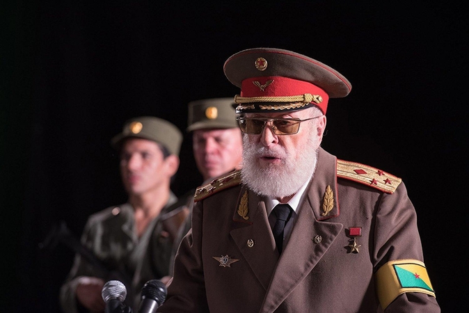 Darboholikas kino aktorius M. Caine‘as: nuo mergišiaus iki diktatoriaus