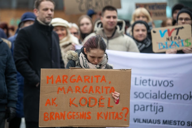 Sostinėje – protestas prieš autobusų bilietų branginimą: „Margarita, ak, kodėl brangesnis kvitas?“