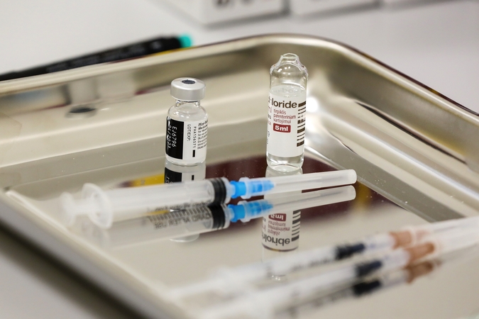 EVA pritaria „Pfizer/BioNTech“ vakcinos pastiprinamosios dozės skyrimui pilnamečiams asmenims
