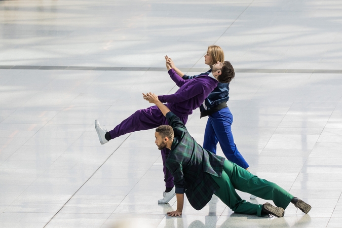 Scena iš šokio – fizinio teatro spektaklio „Odisėjas“.