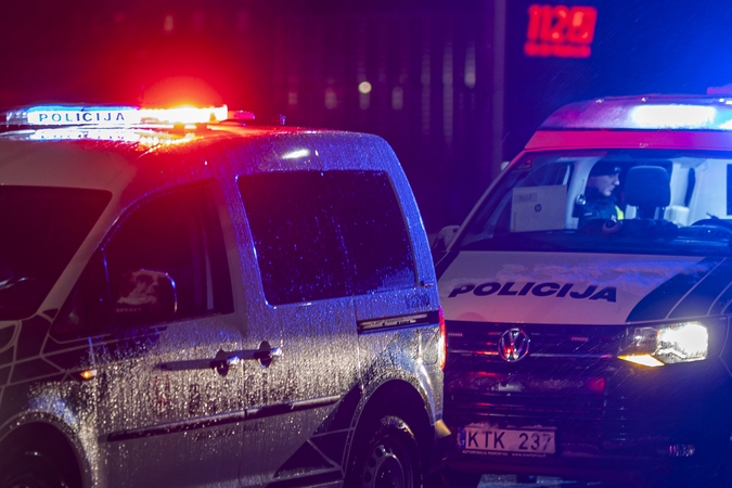 Policijai pranešta apie BMW, iš kurio kalbinamos mergaitės: pareigūnai turi prašymą