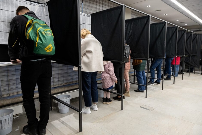 Naujausi partijų reitingai: kas ką vejasi?