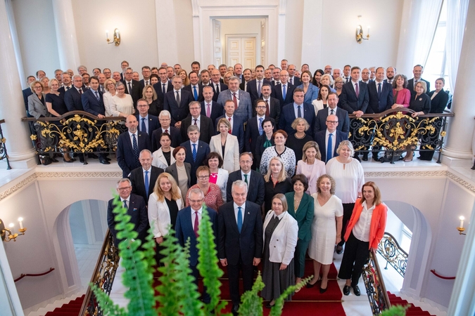 Šalies vadovai su diplomatais aptarė geopolitinius ir ekonominius iššūkius