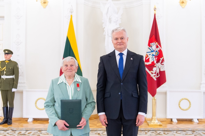 Motinos dienos proga Nausėda apdovanojo 52 mamas ir globėjas