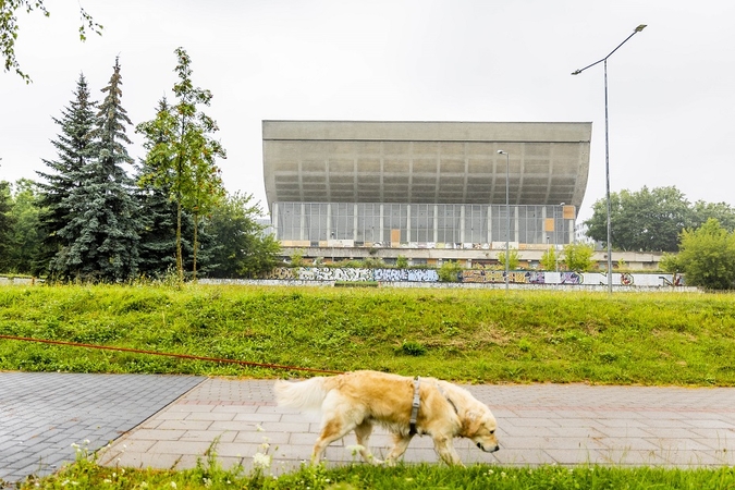 Grupė Seimo narių siekia uždrausti laikyti šunis nuolat pririštus