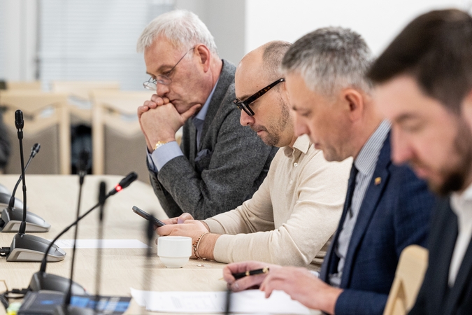 Seimo pirmininkė: balsavimas dėl VSD komisijos išvadų atidėtas