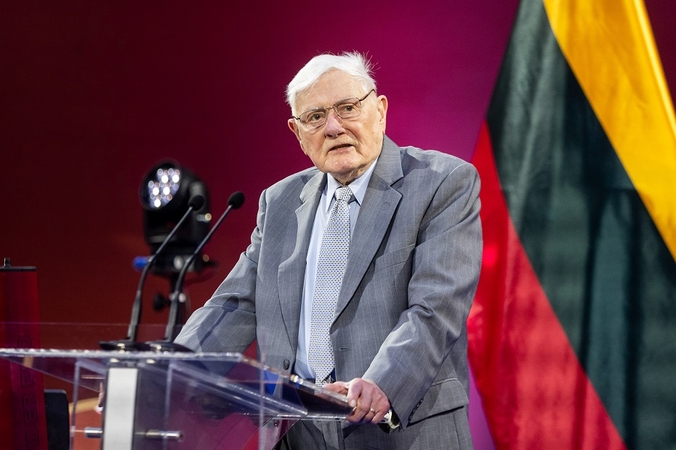 Valdas Adamkus