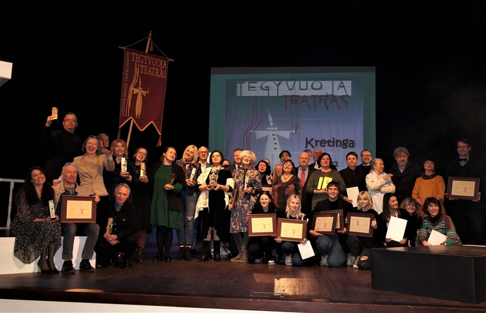 Mėgėjų teatro kūrėjams įteikti prestižiniai apdovanojimai