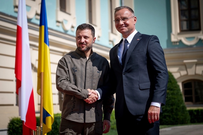 Volodymyras Zelenskis (kairėje) ir Andrzejus Duda