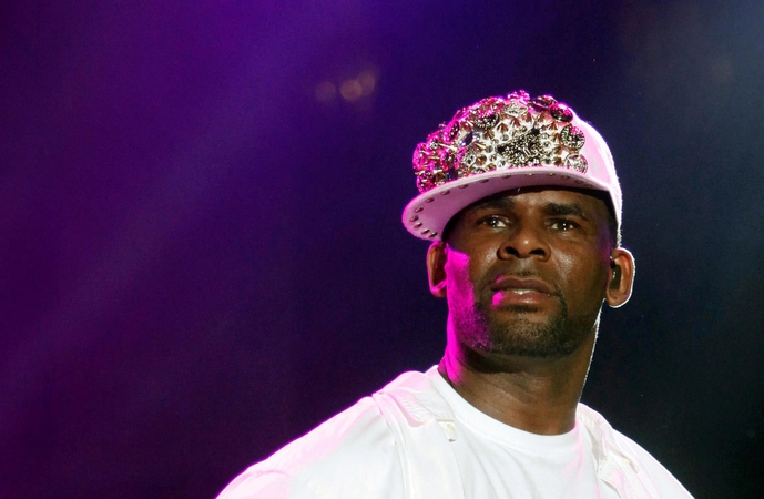 Ritmenbliuzo žvaigždė R. Kelly neigia kaltinimus seksualine prievarta