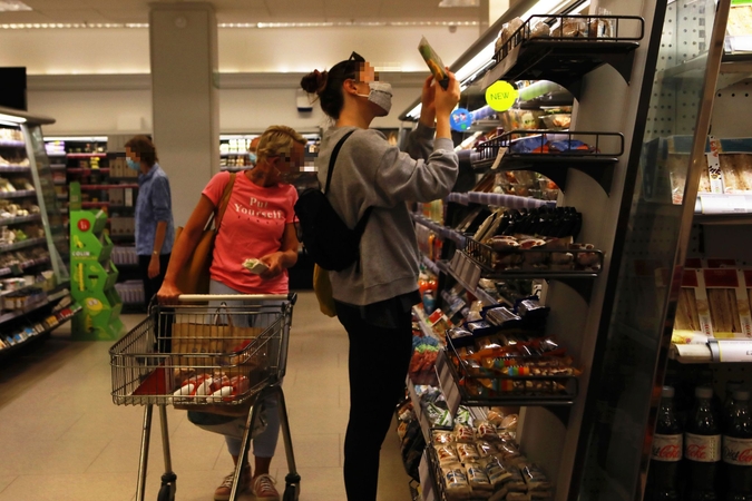 Nurodymai – nė motais: savaitgalį už kaukių nedėvėjimą nubausti dar du žmonės