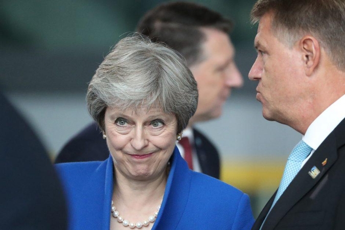 Th. May išreiškė palaikymą į kontroversijos sūkurį patekusiam ambasadoriui