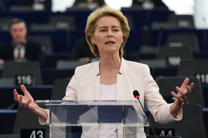 U. von der Leyen pasiruošusi atidėti „Brexit“, žada proveržį kovoje su klimato kaita