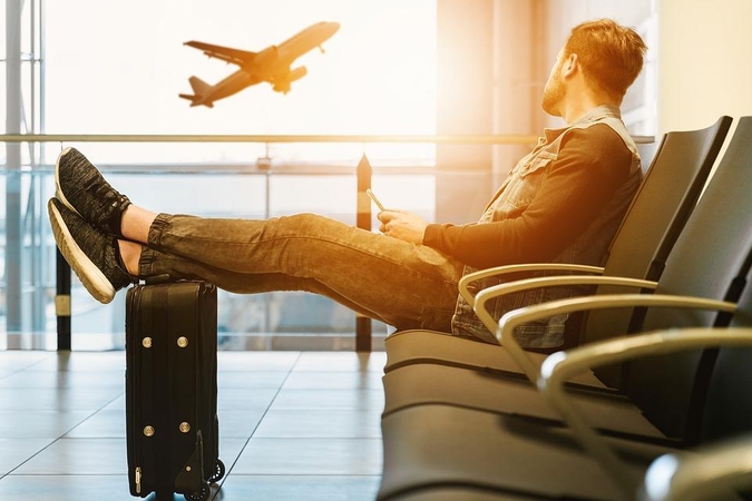Gudrybės baigėsi: avialinija keleivį padavė į teismą už keliautojų gudrybės naudojimą