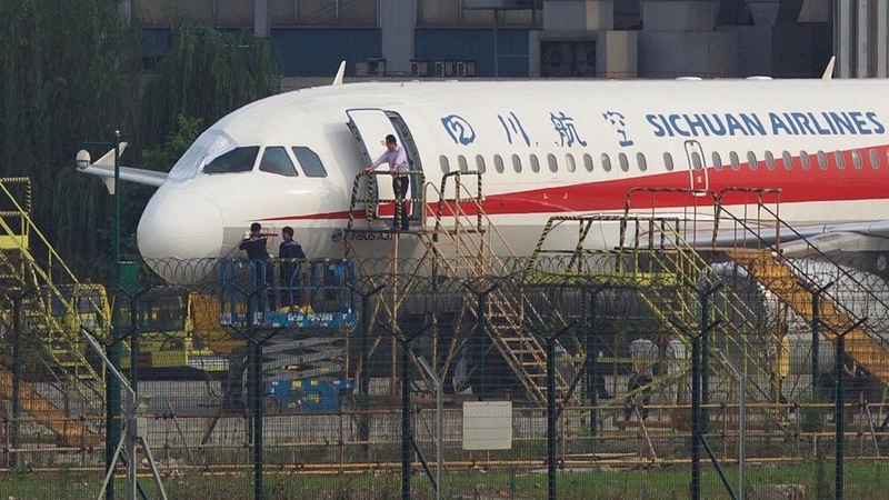 Pilotas nutupdė lėktuvą su išdužusiu kabinos langu