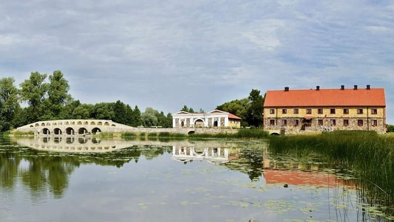 Vasaros kelionės: žemėlapyje sužymėjo Baltijos šalių dvarus