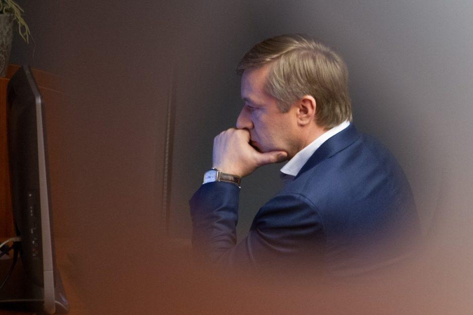 R. Karbauskis „tvarkiečiams“ ruošia gelbėjimo ratą: „paskolins“ Seimo narį?