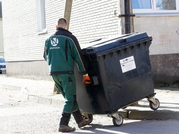 Šiukšlių mokestį vėl siūloma sieti su gyventojų skaičiumi