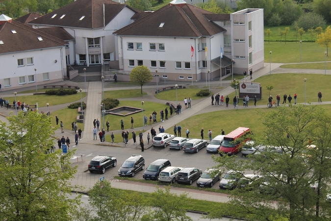 Su klaipėdiečiais eilėje prie skiepų – ir uostamiestyje gyvenantys užsieniečiai