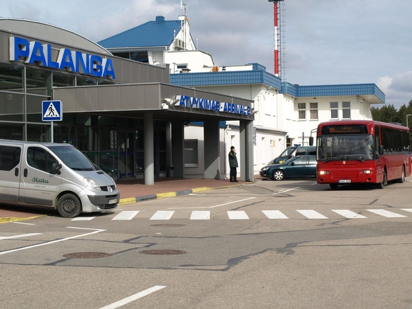 Vieninteliu reisu pirmadienį skraidinami DFDS darbuotojai