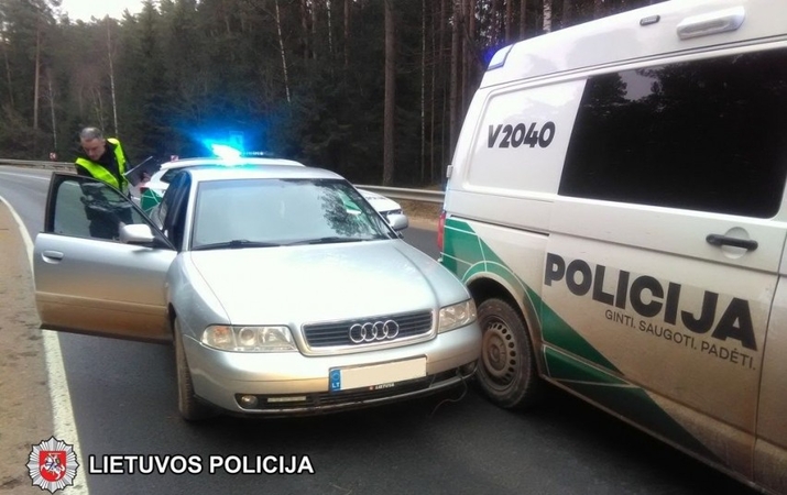 Panevėžyje sulaikant įtariamąjį policijai teko panaudoti tarnybinį ginklą