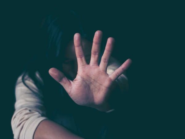 Pažintis internete baigėsi jaunos merginos seksualiniu išnaudojimu