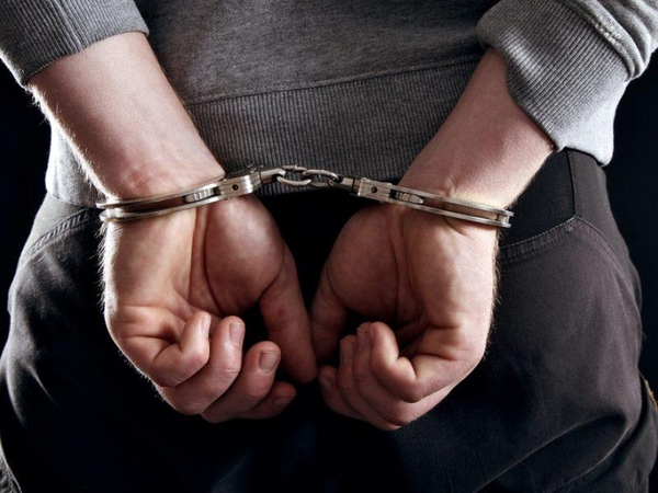 Nuteistasis priešinosi sulaikomas: mojavo kumščiais ir spyrė policijos pareigūnui