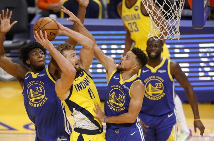Ryškus D. Sabonis ir galingas finišas nukalė „Pacers“ pergalę prieš „Warriors“