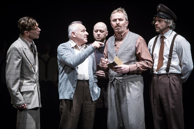 „Senos damos vizitas“ – A. Giniočio debiutas Nacionaliniame Kauno dramos teatre