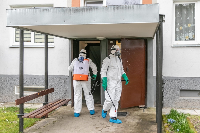 Laiptinių dezinfekcija kelia įtarimų: verslininkai nesąžiningai įkainoja paslaugas?