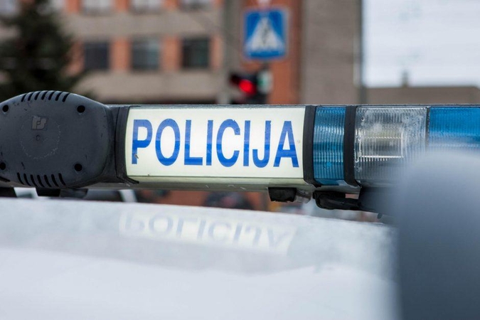 Netikėtas radinys Rokiškio rajono sodyboje: aptiktas savadarbis pistoletas