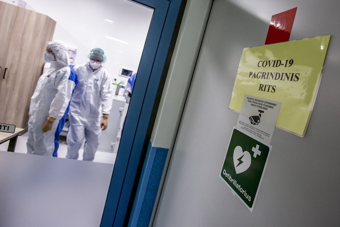 Santaros klinikos ieško savanorių darbui COVID-19 skyriuose