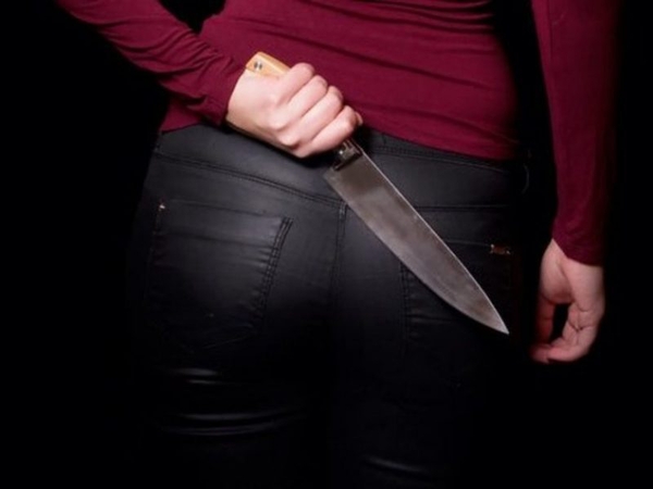 Incidentas uostamiesčio bute: girta moteris peiliu sužalojo kitą neblaivią moterį