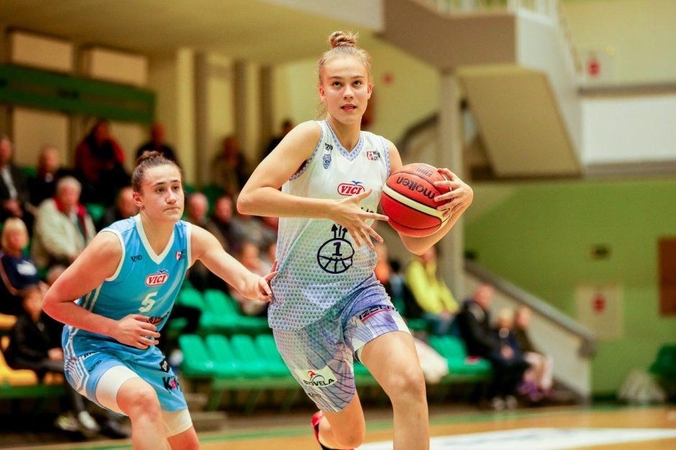 Moterų krepšinio rinktinės sudėtyje – J. V. Jocytė