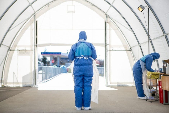 Atnaujinti užsikrėtusiųjų maršrutai: lankėsi darbe, parduotuvėse ir vaistinėse