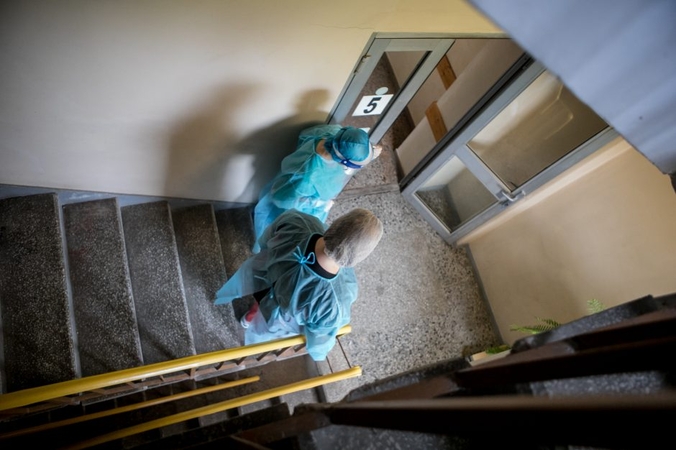 Įvertino COVID-19 plitimą: netrukus galime pasiekti ir 4 tūkstančius naujų atvejų per dieną