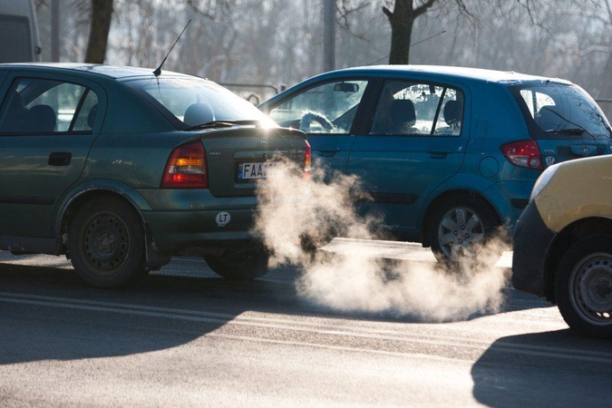 Seimas atmetė taršių automobilių mokestį 