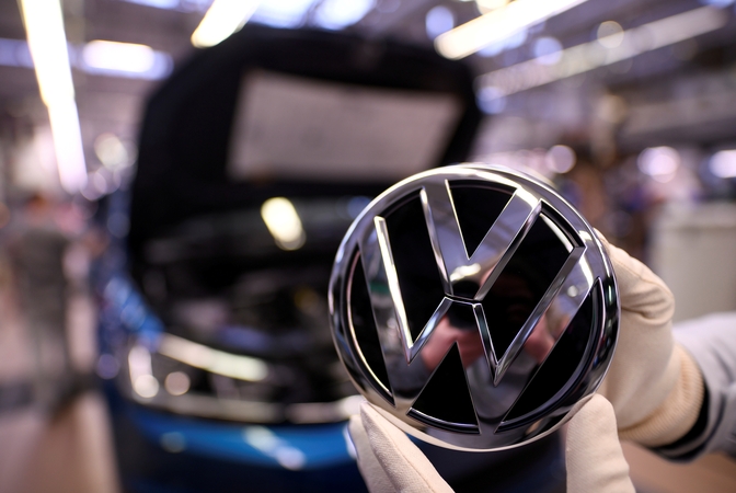 Keli buvę aukšti „Volkswagen“ pareigūnai „dyzelgeito“ skandale turės sumokėti 288 mln. eurų