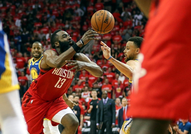 Kinijos transliuotojas dėl paramos Honkongui neberodys „Houston Rockets“ varžybų