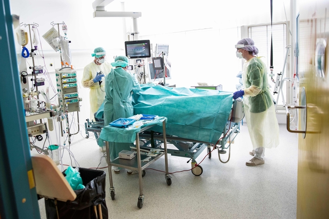 Austrijoje COVID-19 pacientei sėkmingai persodinti plaučiai