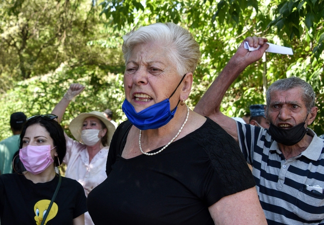 Prie Armėnijos parlamento per opozicijos šalininkų protestą sulaikyta per 100 žmonių