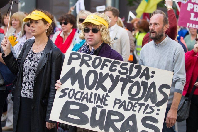 Švietimo srities darbuotojų atlyginimai – vieni mažiausių rinkoje