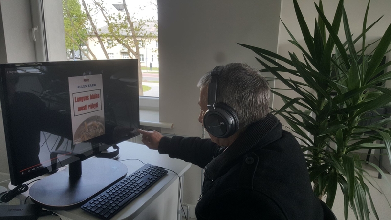 Bibliotekose slypinčios istorijos: kaip Kazys metė rūkyti ir susirado darbą?