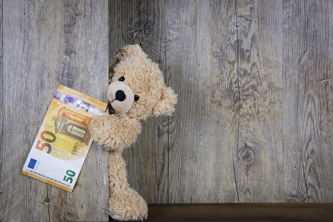 Pritrūko lėšų vaiko pinigams: iš skolintų lėšų Vyriausybė skiria dar 42,5 mln. eurų