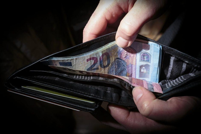 Ar bankai iš tiesų gyvuoja iš paprastų žmonių mokamų pinigų?
