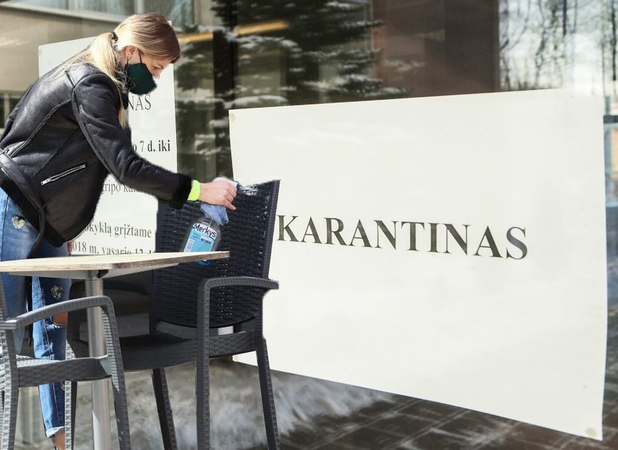 Svarstant dėl alkoholio prekybos ir prastovų išmokų Seimas daro pertrauką