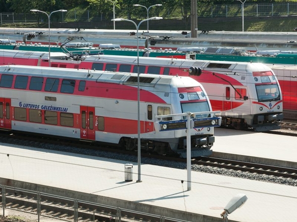 „Lietuvos geležinkeliai“: kol kas papildomų reisų grąžinti neplanuojama