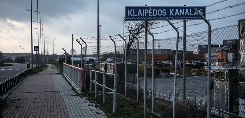 Nebeliks užrašų „Klaipėdos kanalas“