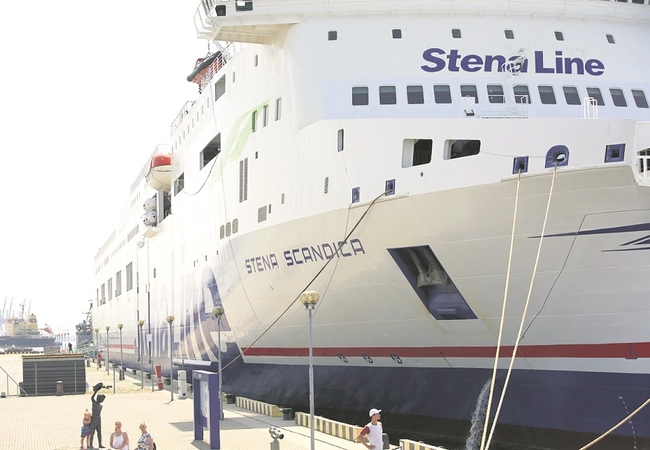 Pasirinkimas: „Stena Scandica“ kurį laiką Klaipėdoje stovėjo prie dėl pandemijos vis dar tuščios Kruizinių laivų terminalo krantinės.